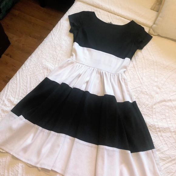 Pinup Girl Clothing Black White Amanda Swing Dress - Picture 2 of 6